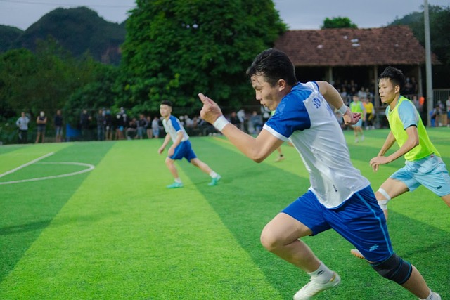 大力出奇迹！范迪克的点球！.